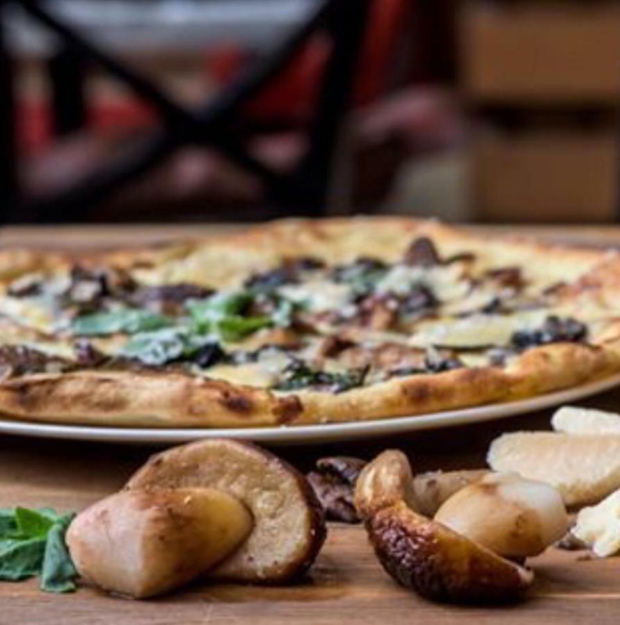 Albergo Ristorante Bar Pizzeria La Lanterna Santi Cosma e Damiano المظهر الخارجي الصورة