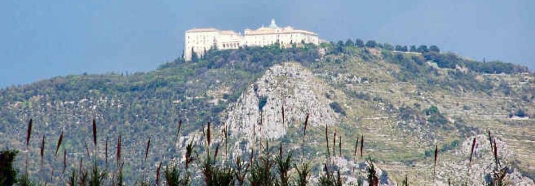 Albergo Ristorante Bar Pizzeria La Lanterna Santi Cosma e Damiano المظهر الخارجي الصورة